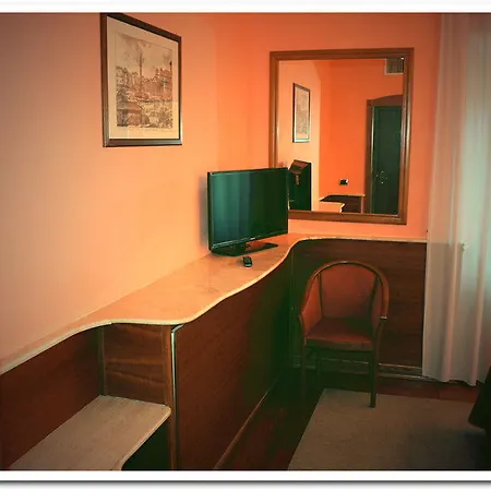 Louisiana Hotel *